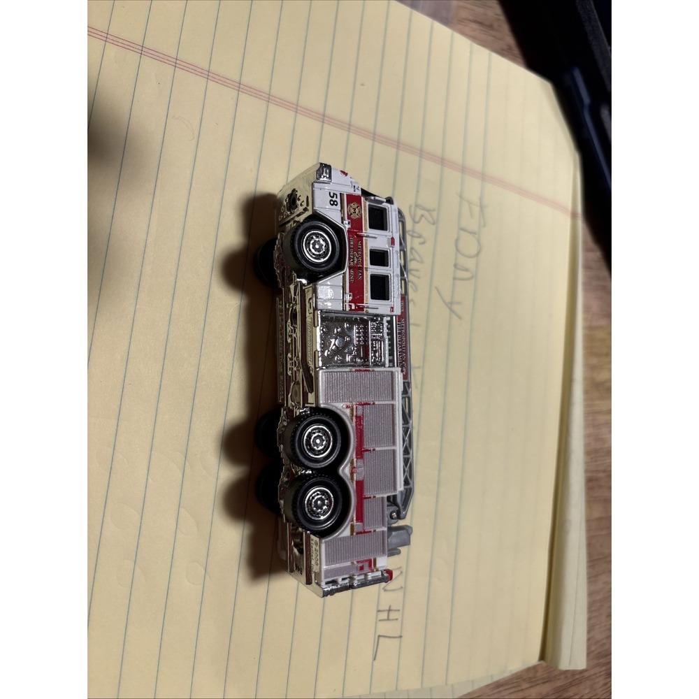 Matchbox Pierce Quantum Aerial Ladder Truck Diecast Fire Engine White Red